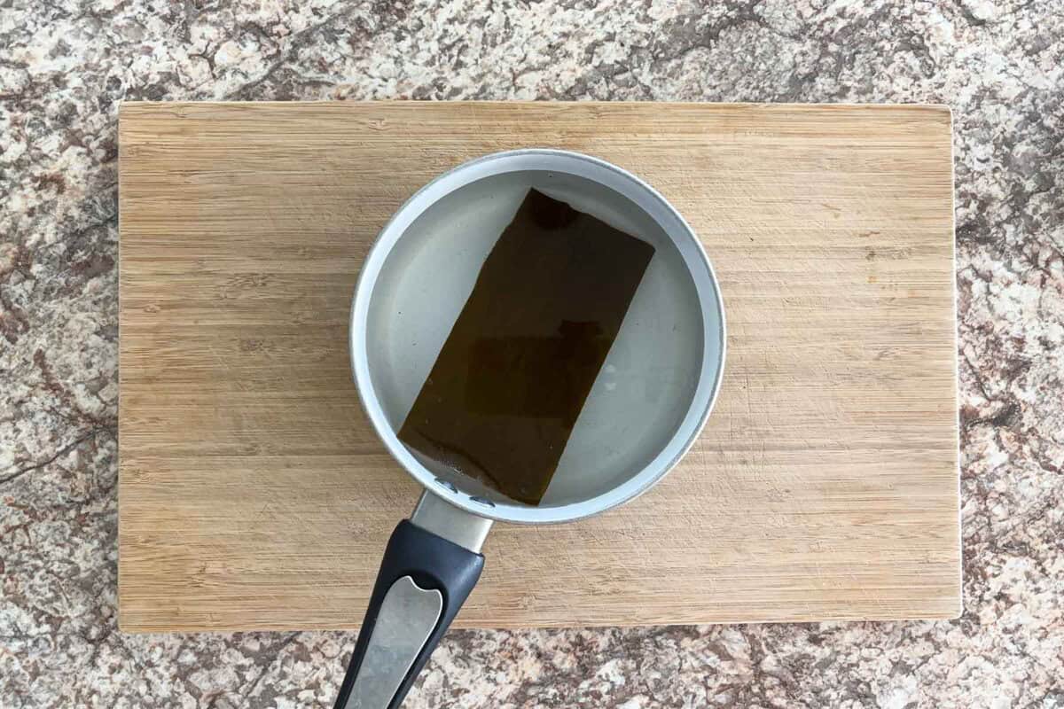 soak kombu in water in a pot.