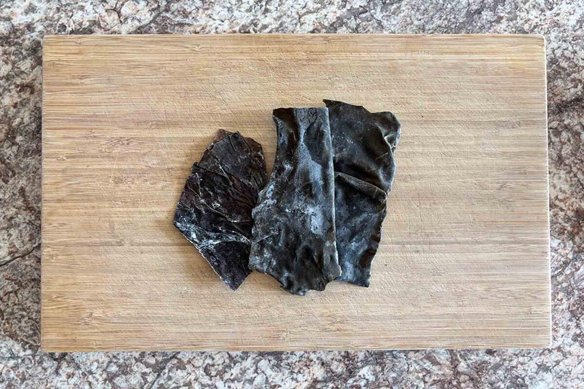ingredients for making kombu dashi.