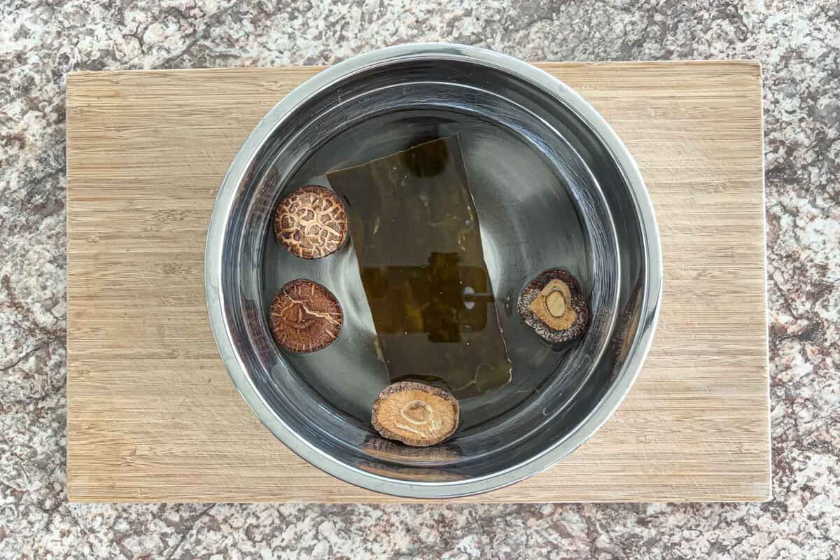 soak dried shiitake and kombu in water.
