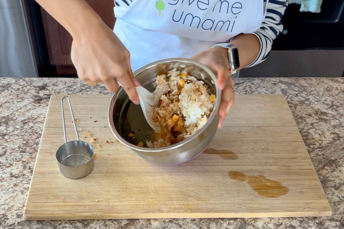 Mix all the ingredients in a bowl.